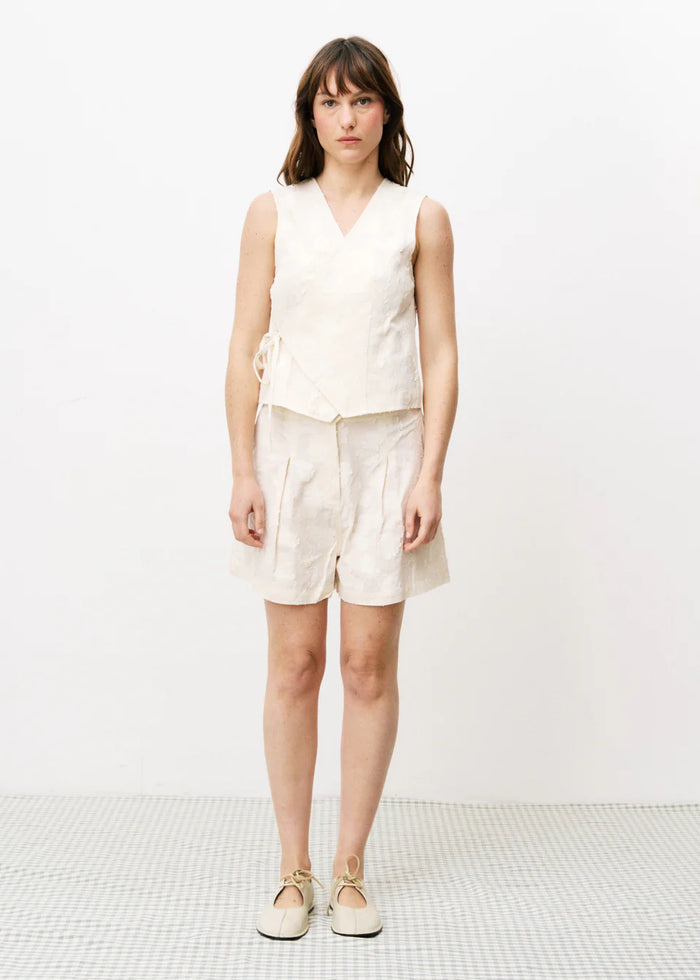 Novalie Creme Shorts