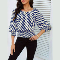 Waist-short-cut color-contrast print T-shirt
