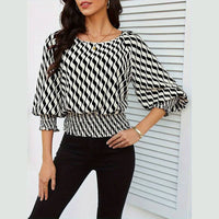 Waist-short-cut color-contrast print T-shirt
