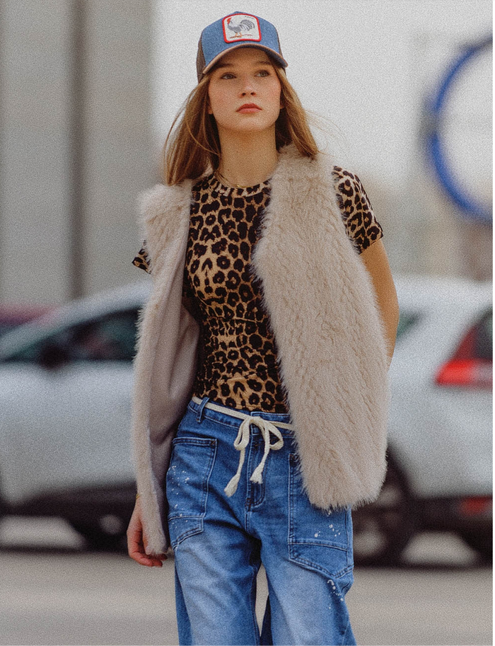 Vest In Beige In Fine Fur